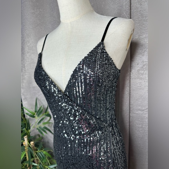 NEW Cupcakes & Cashmere Joelle Wrap Party Sequins Midi Dress Black Sz S - Picture 6 of 13